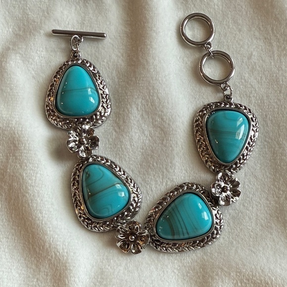 Jessica Simpson Turquoise and Silver Floral Bracelet - Picture 1 of 3